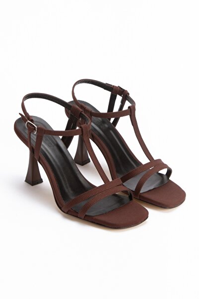 elvinshoes حذاء فالنسيا النسائي ذو الكعب الكلاسيكي الأنيق باللون البني