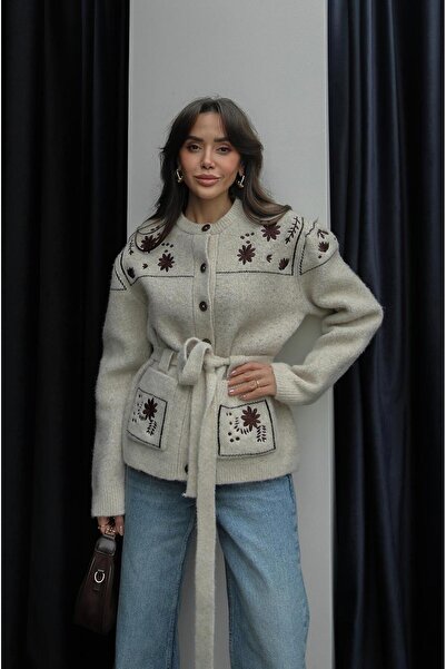 Havoş Bej Nakışlı Çiçekli Kemerli Hırka