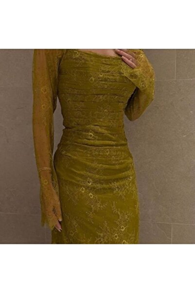 Genenic A very elegant and distinctive dress