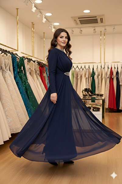 Aynur Tesettür فستان سهرة محتشم بتفاصيل حجرية، فستان سهرة طويل من الشيفون بال...