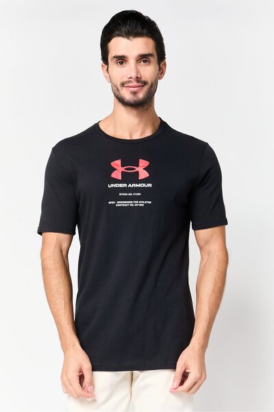 Under Armour Men Loose Fit Short Sleeve Outdoor T-Shirt, Black