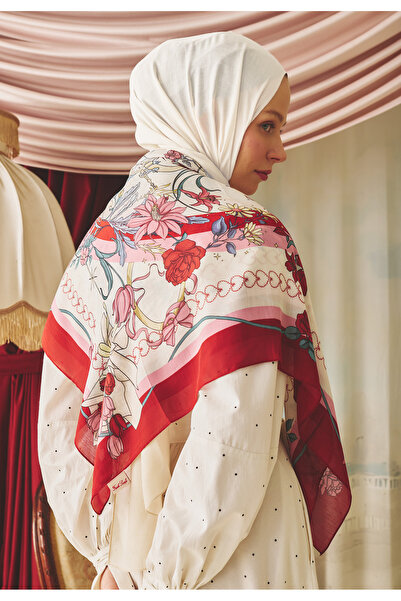 Fresh وشاح ONCE UPON A LOVE من الفيسكون بنقشة الزهور باللون الأحمر الرومانسي