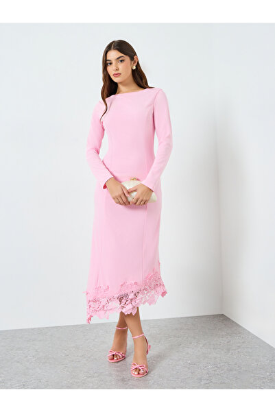 Styli فستان ماكسي ضيق بحافة دانتيل وردية اللون للنساء