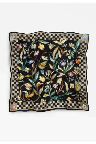 Fresh وشاح من الفيسكون بنقشة LOVE IN BLOOM DESEN FLOŞ باللون الأسود العميق