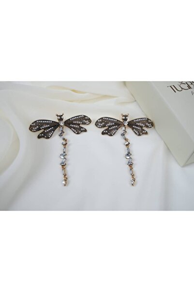 ATELİER TUĞBA BKP082 أقراط متدلية بتفاصيل من اللؤلؤ وشكل اليعسوب (الطول 75 ملم)