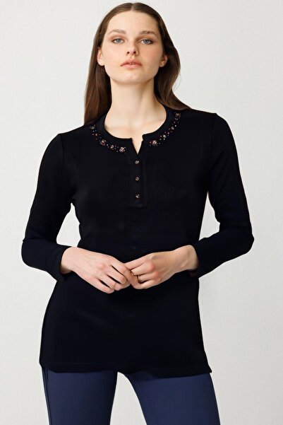 Desen Triko Γυναικεία πλεκτή μπλούζα με ανοιχτό γιακά και χάντρες, μαύρη