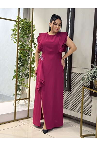 live forever فستان سهرة طويل بمقاس كبير مع تفاصيل بروش وشق جانبي