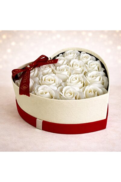 velve Aranjament floral White Love cutie inima cu 15 trandafiri de sapun, Alb