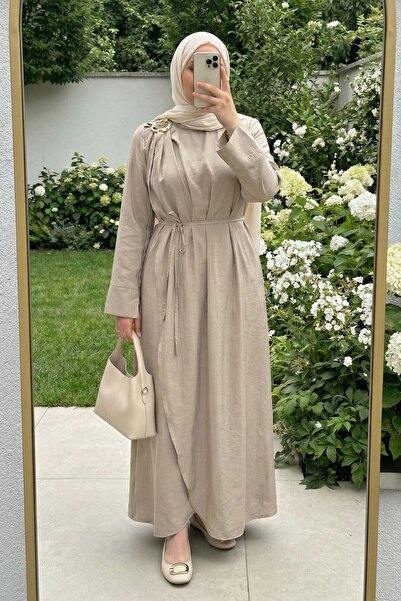 InStyle Modal Beige Dress with Brooch on the Shoulder and Belt at the Waist