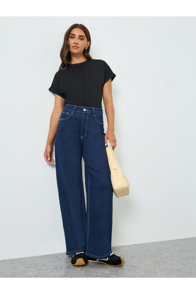 Styli Women Basic Straight Leg Washed Jeans