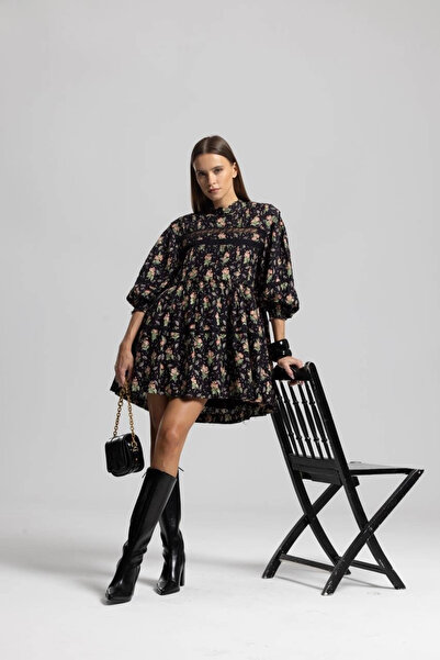 Cream&Rouge Rose Detail Lace Standing Collar Women's Mini Dress Black