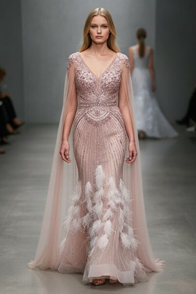 Hanımefendi Giyim Kristal İşlemeli ve Devekuşu Tüylü Pelerinli Balık Model Uz...