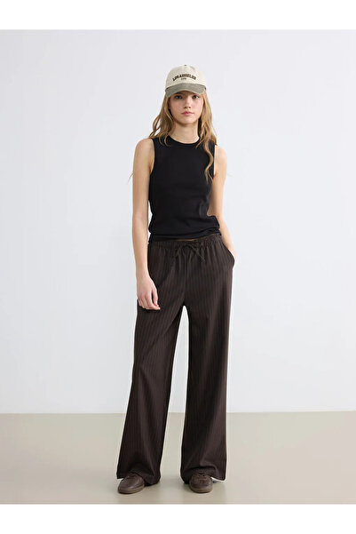 LC Waikiki Καφέ γυναικείο παντελόνι με ελαστική μέση, ριγέ και φαρδύ πόδι