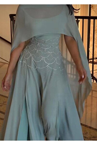 hana suhayla alttabii فستان مزين بالؤلؤ