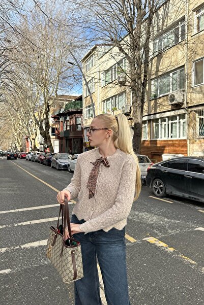 lizge giyim FULAR DETAYLI TRIKO HIRKA