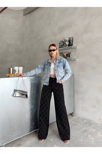 Butik جينز دينيفا بلاززو باللون الأسود مع تفاصيل حجرية