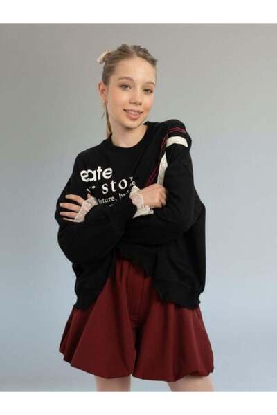 Zekids Swea cu design oversize, cu detaliu din guipură și croială asimetrică ...