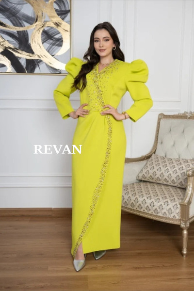 revan فستان أنيق بتصميم عصري ولمسات براقة