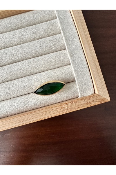 ringbox Green Stone Shuttle Ring