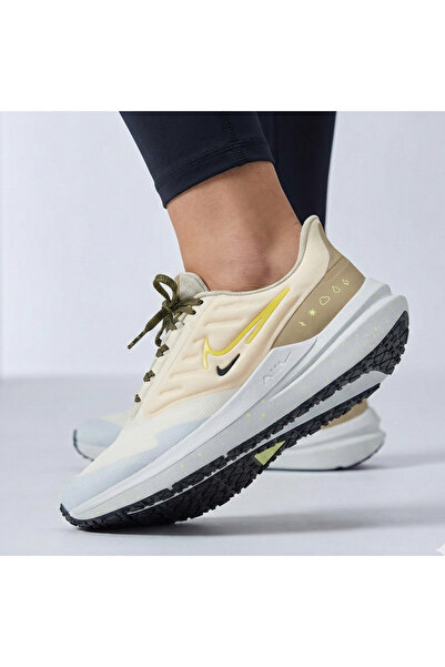 Nike Air Winflo 9 Shield Beige Sneakers Sportie