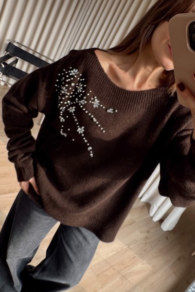 Sue Store Koyu Kahve Omzu Taş Detaylı Oversize Triko Kazak