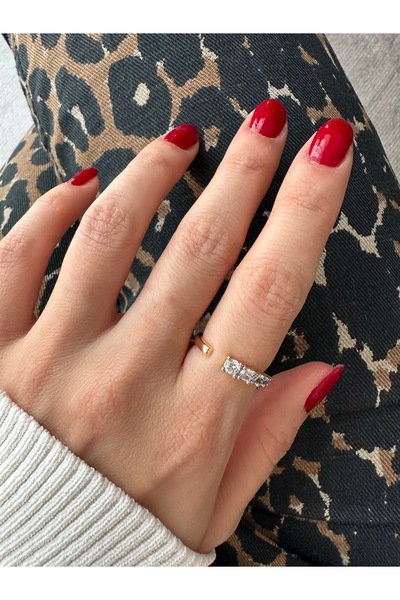 ringbox Ayarlanabilir Sıra Tektaşlı Yüzük