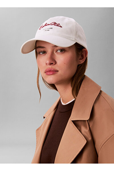 Calvin Klein قبعة نسائية بيضاء 5 PANEL HOLIDAY GRAPHIC 2 BB CAP