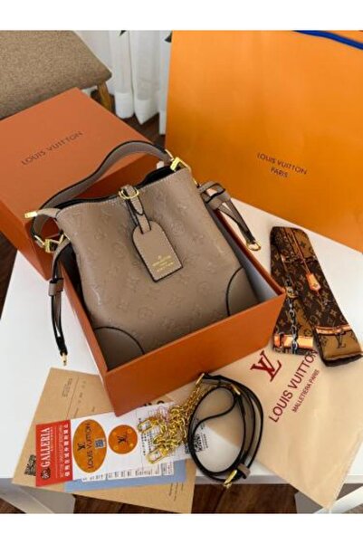 Generic High-quality shoulder bag with accessories