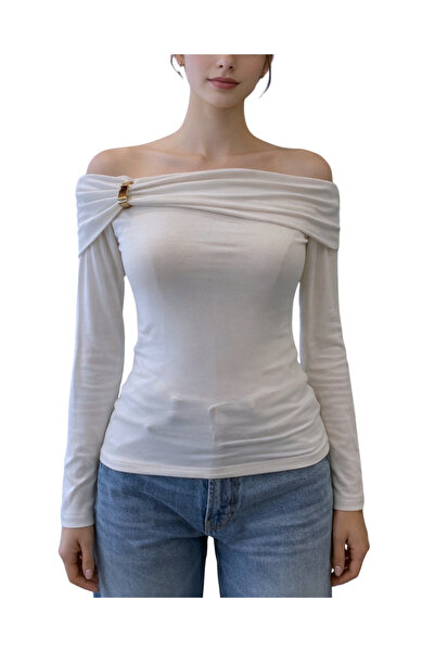 Qualia Butik Women's Gold Accessory Detail Madonna Collar Blouse