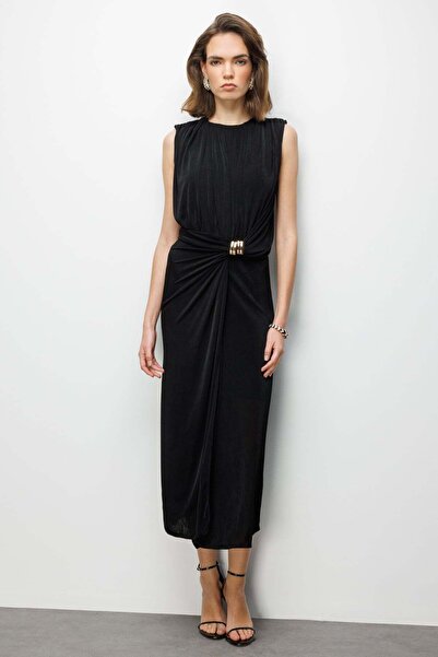 Ekol Büzgülü Metal Aksesuarlı Elbise