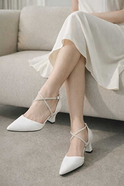 miss fırat حذاء نسائي كلاسيكي جديد مرصع بالأحجار باللون الأبيض