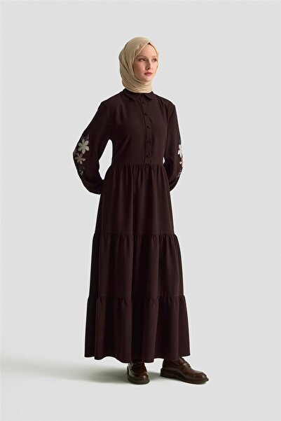 Armine Nakışlı Katlı Elbise 25KD1121 Kahverengi