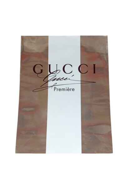 Gucci Gucci, Premiere, Ψώνια, Τσάντα από χαρτόνι GWP