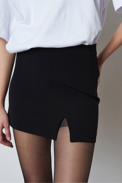 NEW JOURNAL Дамска черна мини пола с разрез отстрани NJ64