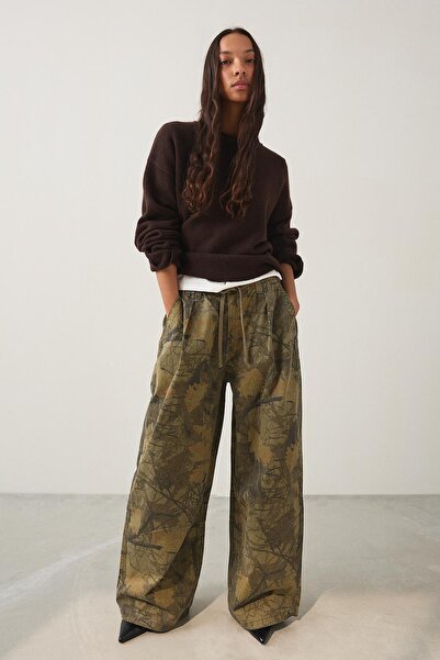 Bershka Baskılı kargo paraşüt pantolon