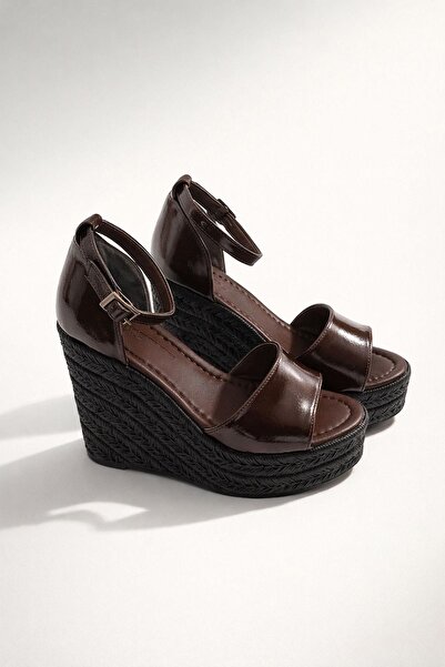 Preshley Women's Verla Brown Wrinkled Patent Leather Single Strap High Padded...