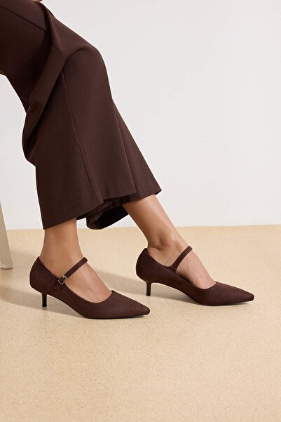 TRENDYOL SHOES Braune Wildlederschuhe mit 4,5 cm hohem Absatz für Damen TAKSS...