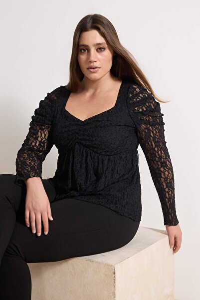 Trendyol Curve Black Heart Collar Lace Knitted Plus Size Blouse Tbbss26Af00024