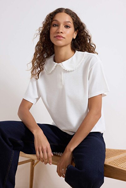 Trendyol Collection Екру, редовна/нормална кройка, поло яка, дантелени детайл...