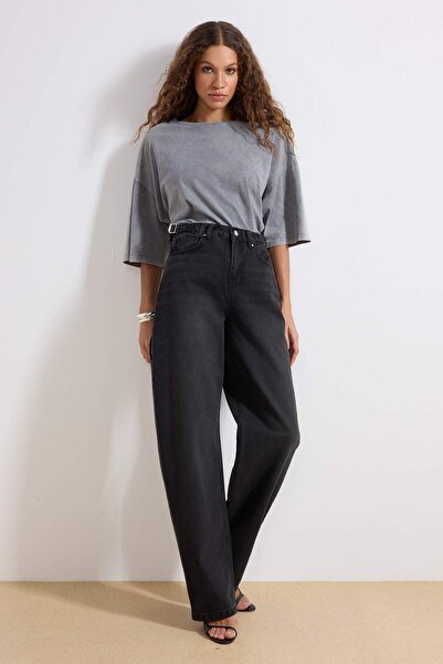 ترينديول كوليكشن بنطلون جينز أسود أكثر استدامة بقصة واسعة وخصر عالي من Carpen...