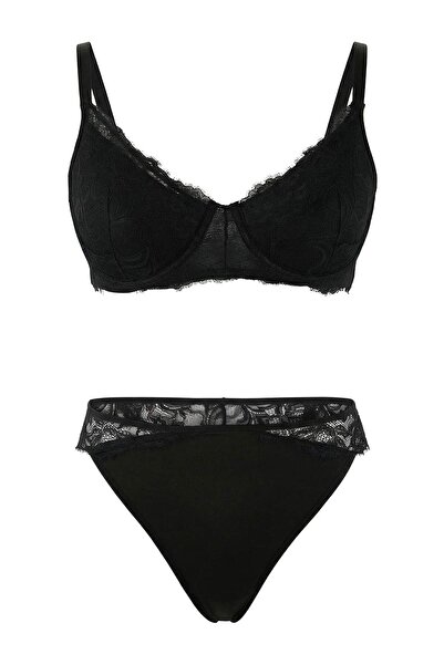 Trendyol Curve Σετ εσωρούχων με πλεκτό λουράκι με μαύρη δαντέλα TBBAW26DG00015