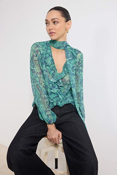 Trendyol Collection Boho-transparente Chiffon-Webbluse mit grünem Schalmuster...