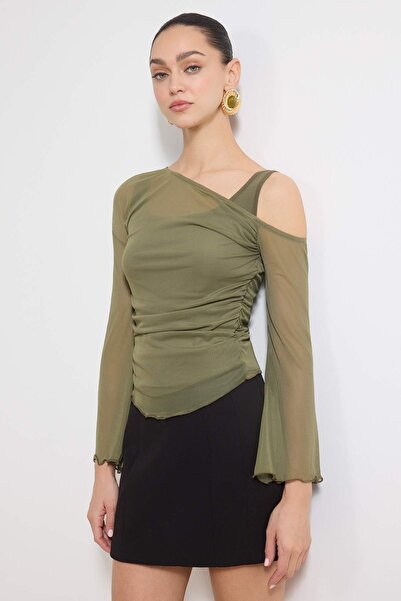 Trendyol Collection Haki Прилепваща/обгръщаща тялото асиметрична блуза с двой...