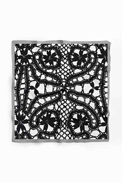 Modabutik F4 Kadın Zincir Desenli Bandana 50x50 Siyah Beyaz DG0101-22
