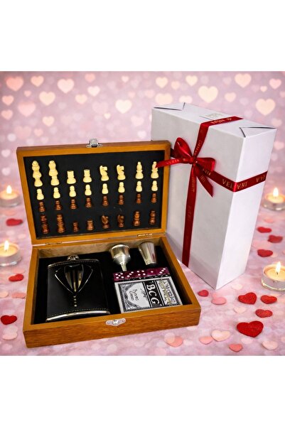 velve Set VLV, cutie din lemn cu piese de sah, zaruri, carti de joc, plosca, ...