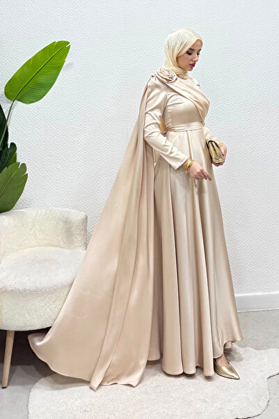 Tesettür Diyarı Φόρες Ομζού Ροζ Σατέν Τεσσέτουρ Βραδινό Φόρεμα με Ρόμπα - Κρεμ