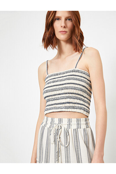 Koton Skirtly Yours Styled by Melis Ağazat - Crop-Bluse mit dünnen Trägern