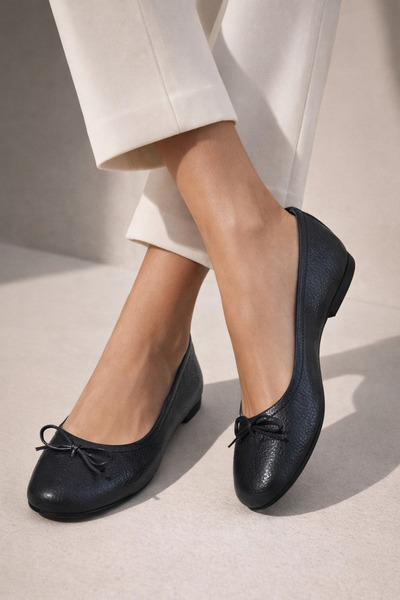 Arzillo حذاء راقصة الباليه للسيدات من الجلد الطبيعي من Velina باللون الأزرق ا...