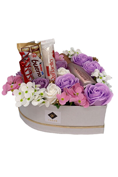 velve Aranjament floral Delicious White Lila,trandafiri de sapun, hortensii, ...