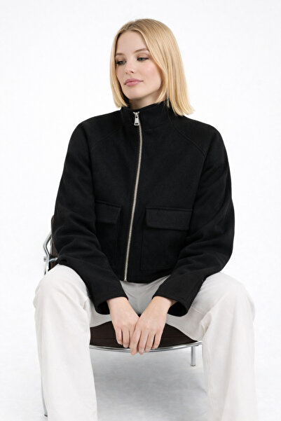 Lia Blanco's سترة نسائية كلاسيكية بقصة كلاسيكية مع جيب بسحاب باللون الأسود